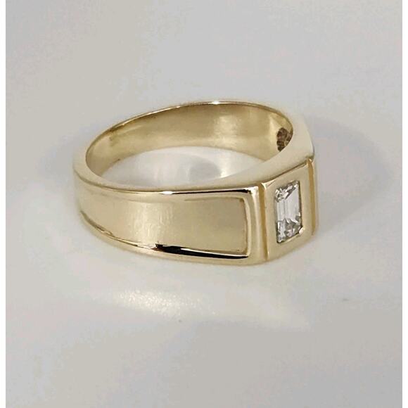 10k Yellow Gold Bold Ring with baguette Diamond Stone Size 8 - Picture 3 of 8